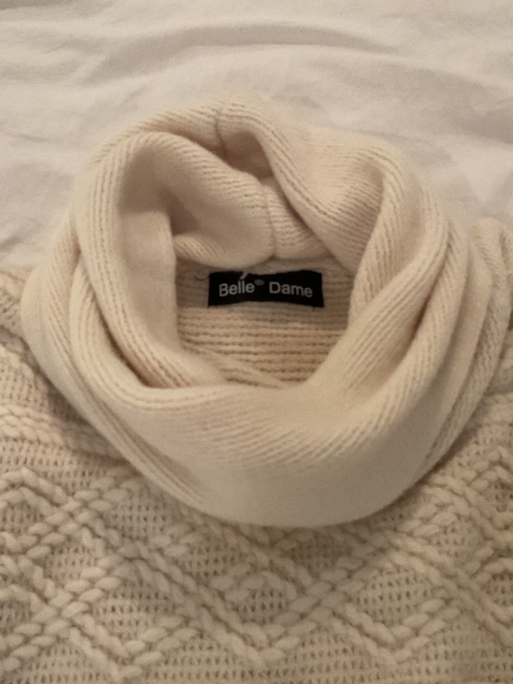Gorgeous turtle neck pull over L/XL